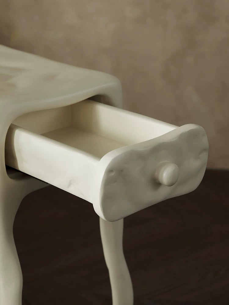ヨーロッパデザイナーによるミッドセンチュリー風クレイテクスチ - Tables のレビューと価格